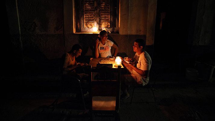 Telediario 1 - Cuba comienza a recuperar el suministro de luz tras un apagó que ha afectado al 60% del país