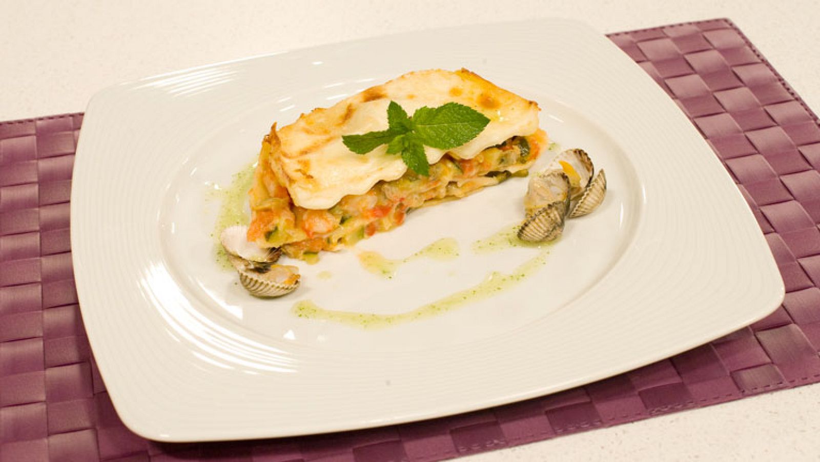 Saber cocinar - Lasaña de verduras y marisco con salsa de menta