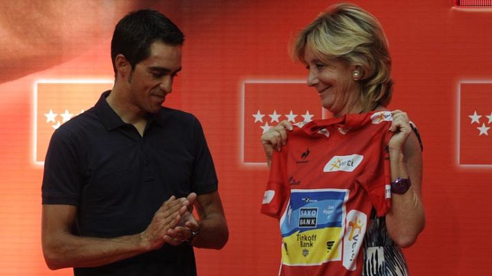 Informativo 24h - Esperanza Aguirre homenajea al campeón de la Vuelta 2012, Alberto Contador