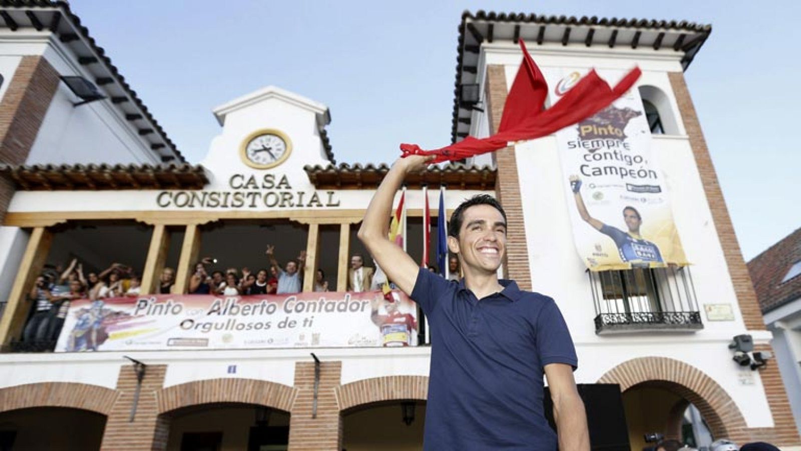 Contador, al calor de 2.000 pinteños | Ver