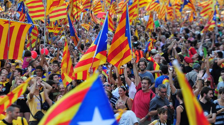 Informativo 24h - Miles de personas se manifiestan en Barcelona por la independencia de Cataluña