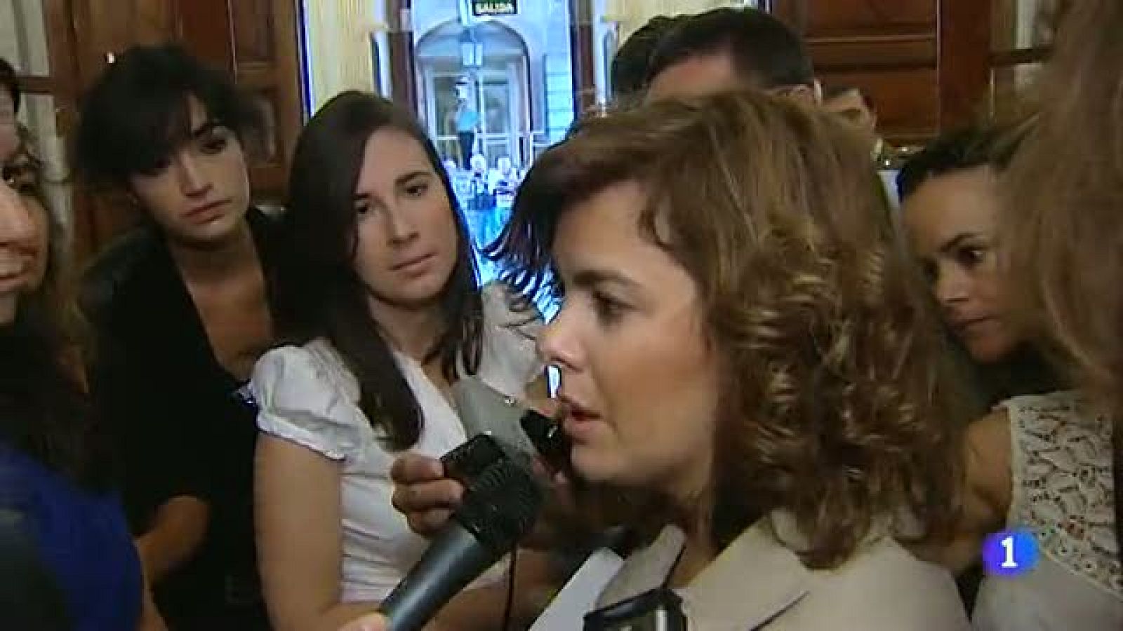 Sáenz de Santamaría insiste en que la prioridad es crear empleo y pide responsabilidad