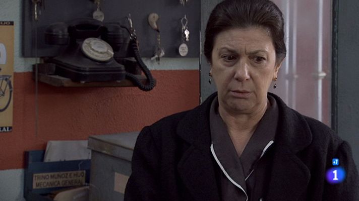 Amar en tiempos revueltos - Felisa descubre el amor de Asun