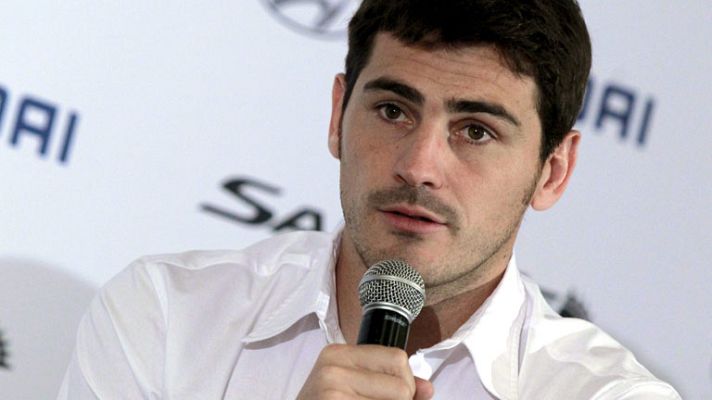 Telediario 1 - Casillas arropa a Cristiano Ronaldo