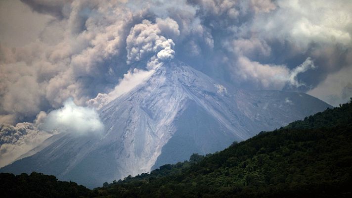 Informativo 24h - Miles de evacuados en Guatemala por la erupción del volcán Fuego