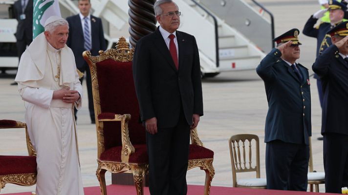 Informativo 24h - El papa aprovecha su visita a Líbano para pedir que se suspenda la venta de armas a Siria