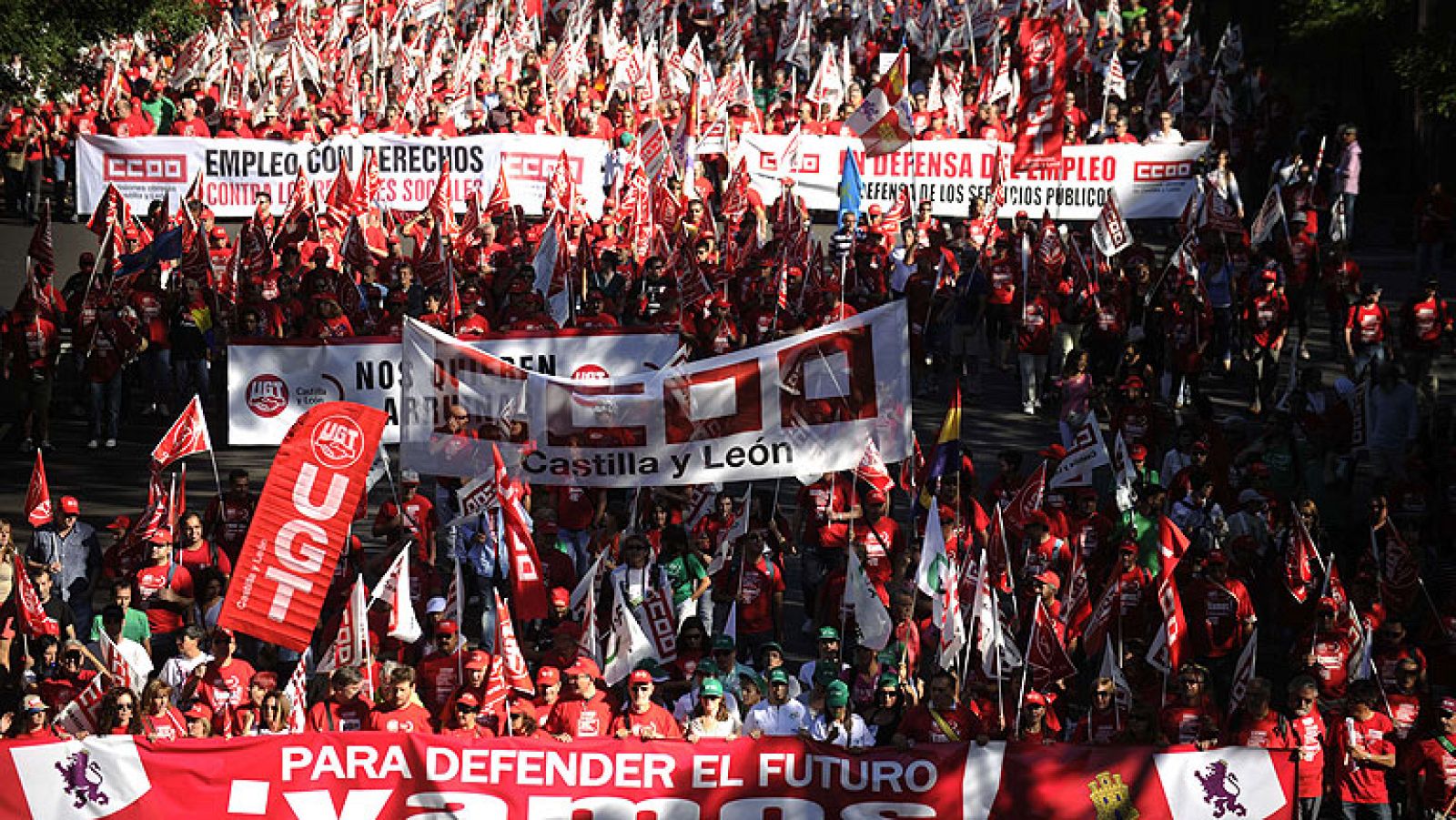 Una 'marea' social exige un referéndum por los recortes - Informativo 24h | Ver