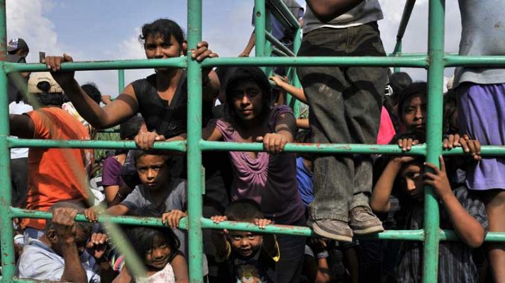 Telediario 1 - Los desplazados por el volcán Fuego tratan de volver a sus casas