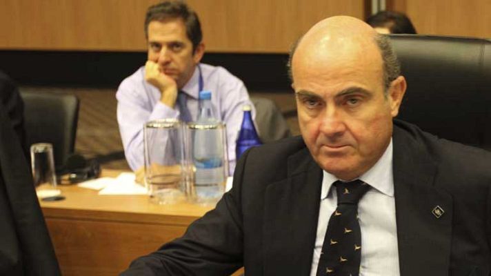 Telediario 1 - De Guindos dice que respeta las manifestaciones