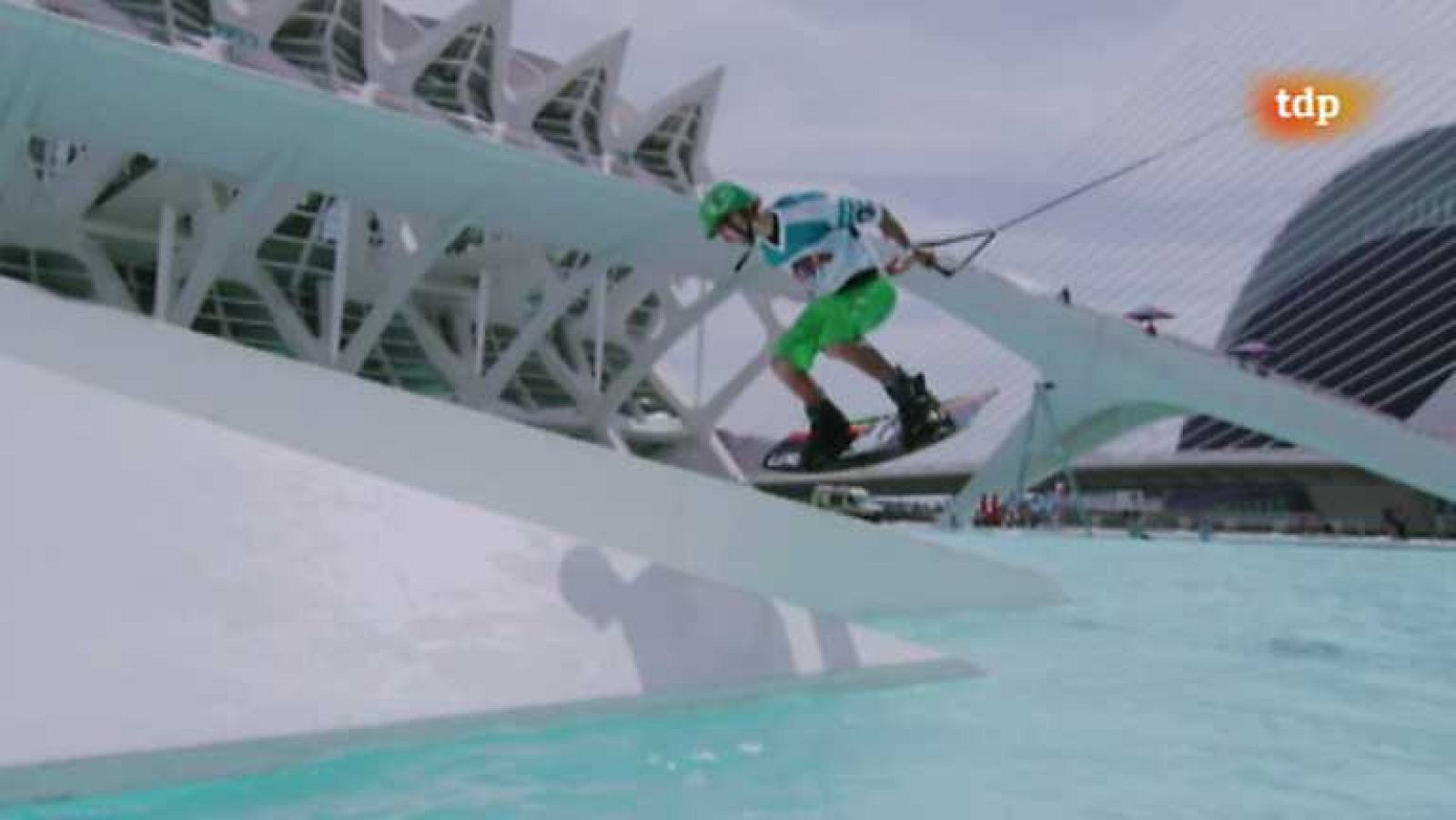 Esquí acuático - Red Bull. Art of wake - Ver ahora