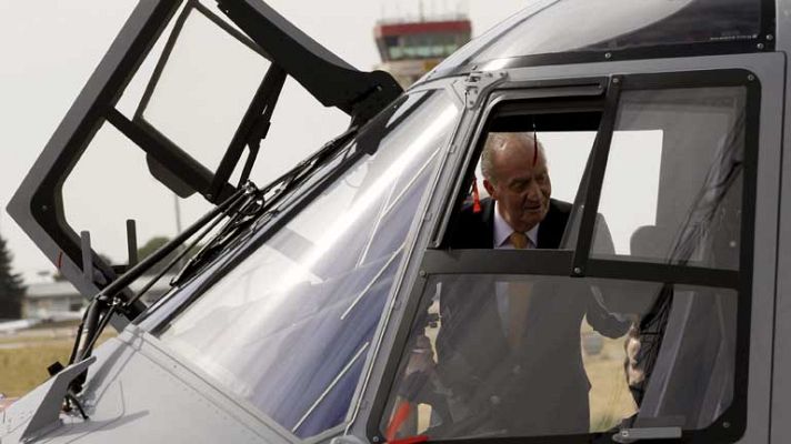 Telediario 1 - El Rey prueba el nuevo helicóptero de transporte táctico
