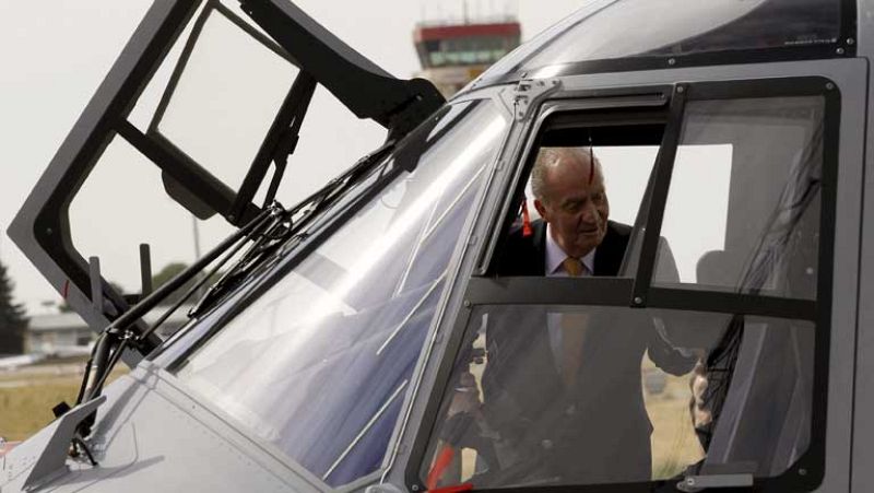 El Rey prueba el nuevo helicóptero de transporte táctico
