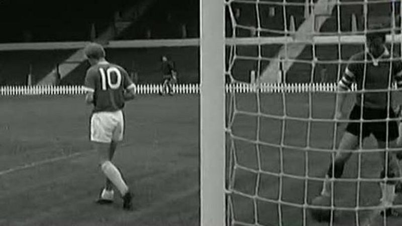 Denis Law, fichaje récord del Manchester United en 1962 - Desafío Champions | Ver