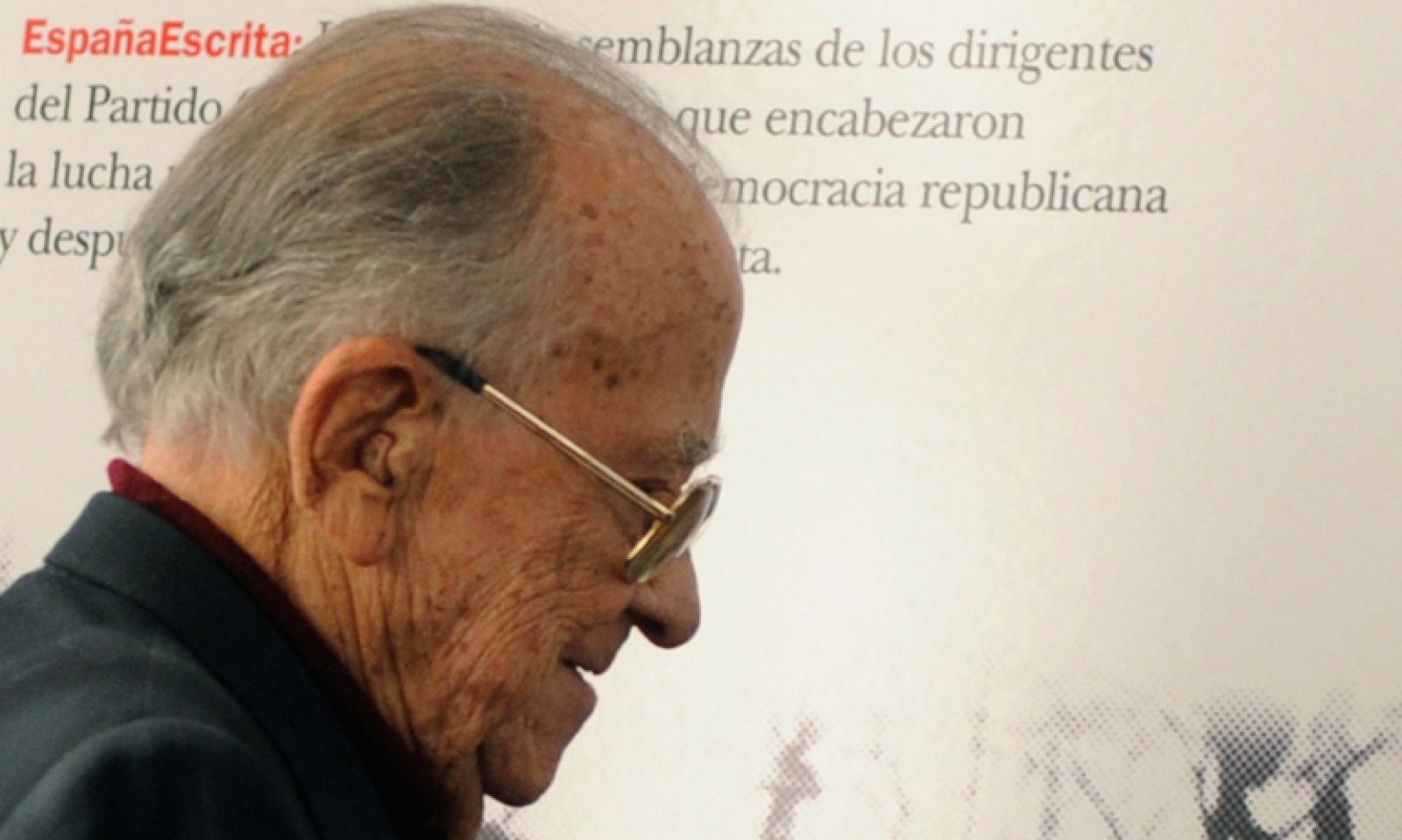 El último adiós a Santiago Carrillo en la sede de CCOO en Madrid