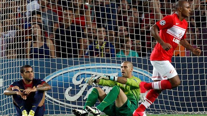 Champions League - Gol en propia puerta de Dani Alves (1-1)