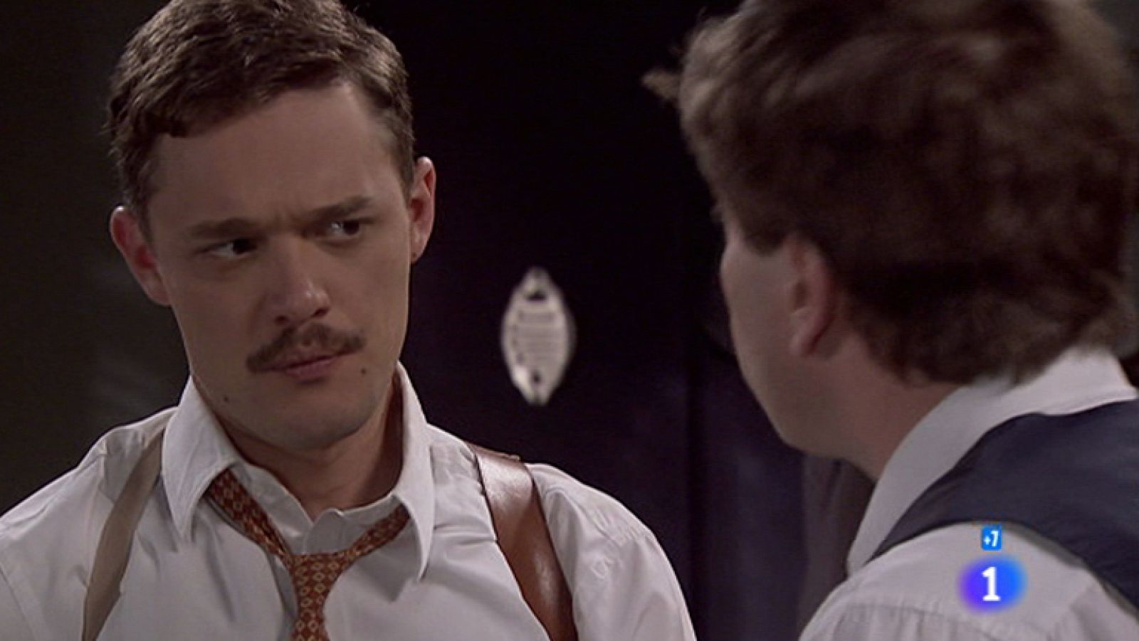 Amar - Héctor paga su dolor con Bonilla