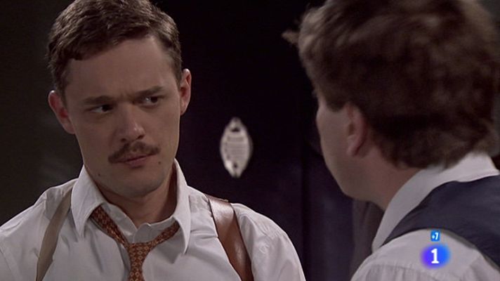 Amar en tiempos revueltos - Héctor paga su dolor con Bonilla