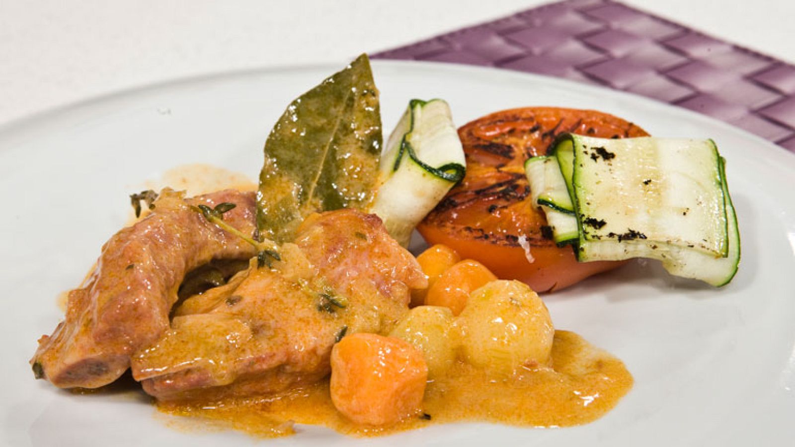 Saber cocinar - Costillas de cerdo al pimentón con delicias de calbacín