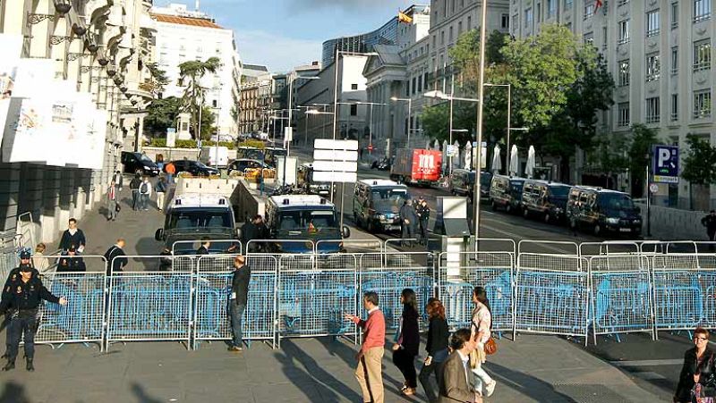 El Congreso amanece blindado por la Policía por la protesta del 25S - Informativo 24h | Ver