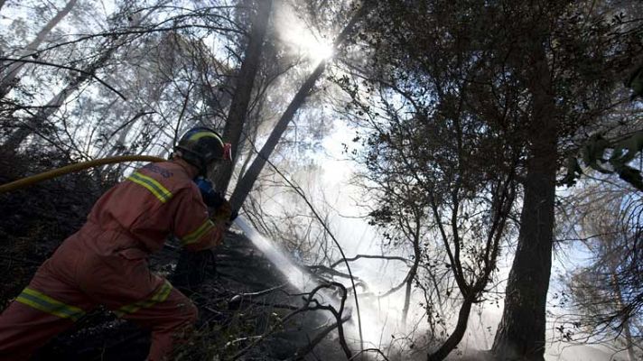 Telediario 1 - Vuelven los desalojados por el incendio de Valencia, que ya está estabilizado
