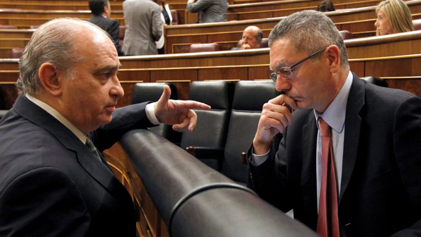 Fernández Díaz dice que la Policía actuó "magníficamente" el 25S - Informativo 24h | Ver