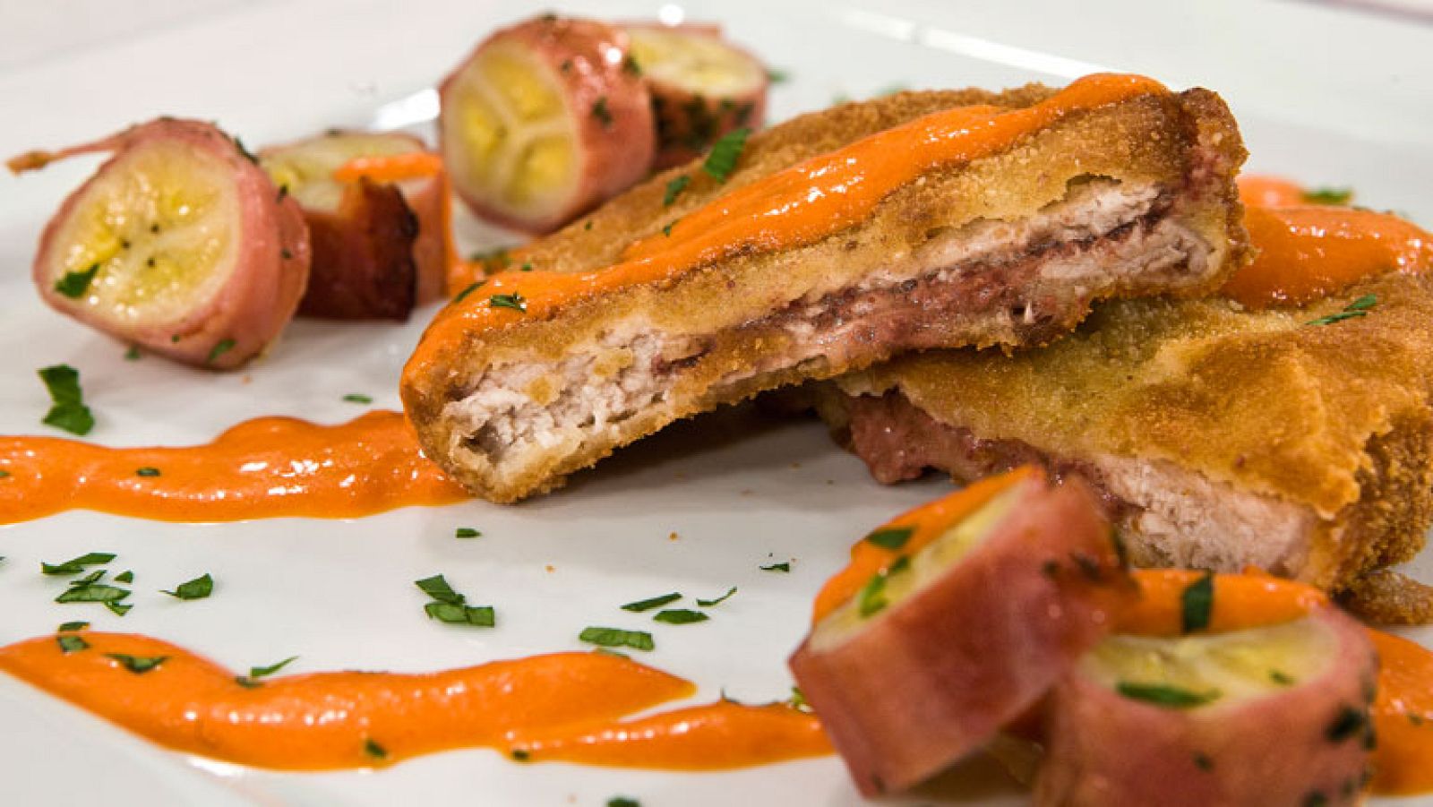 Medallones rellenos de foie con plátanos al horno