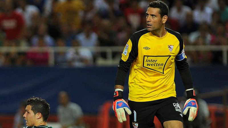 Palop, portero del Sevilla, todo un clásico de la Liga | Ver