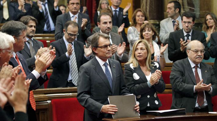 Informativo 24h - El Parlament catalán aprueba convocar una consulta soberanista la próxima legislatura
