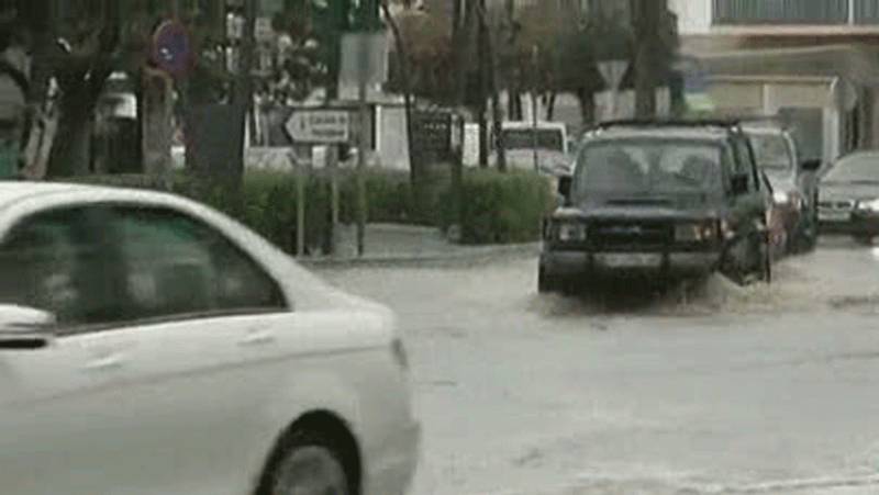 La lluvia provoca problemas en la circulación de algunas carreteras