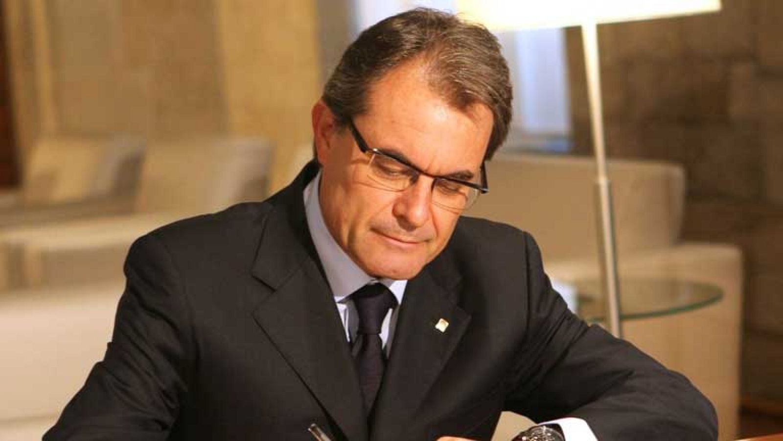 El debate sobre la autodeterminación eclipsa el pistoletazo de salida de las elecciones catalanas