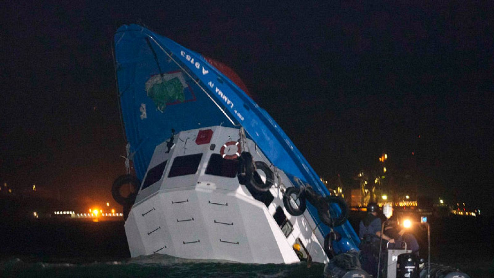 Decenas de muertos y un centenar de heridos al chocar dos barcos al suroeste de Hong Kong