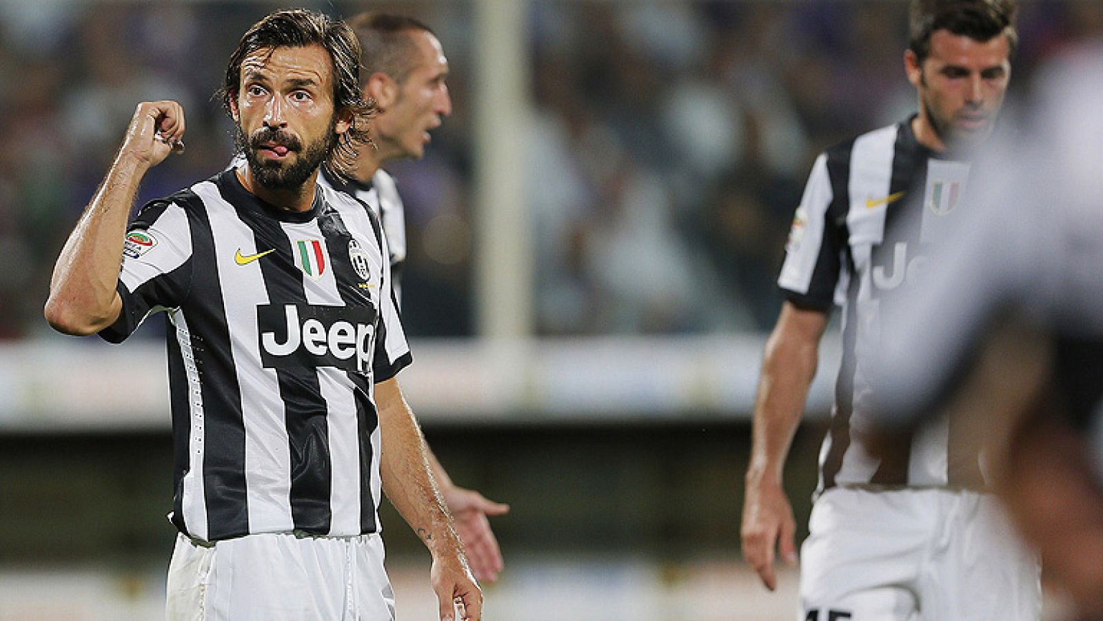 La UEFA se rinde a la magia del fútbol que nace de las botas del italiano Andrea Pirlo. Es por ello que comparan al jugador de la Juventus con el mejor de los directores de orquesta.