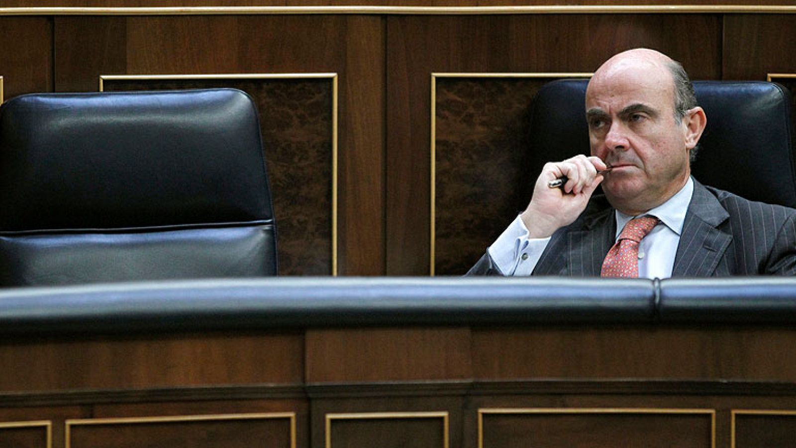 De Guindos explica ante el Congreso el informe sobre las necesidades de la banca española