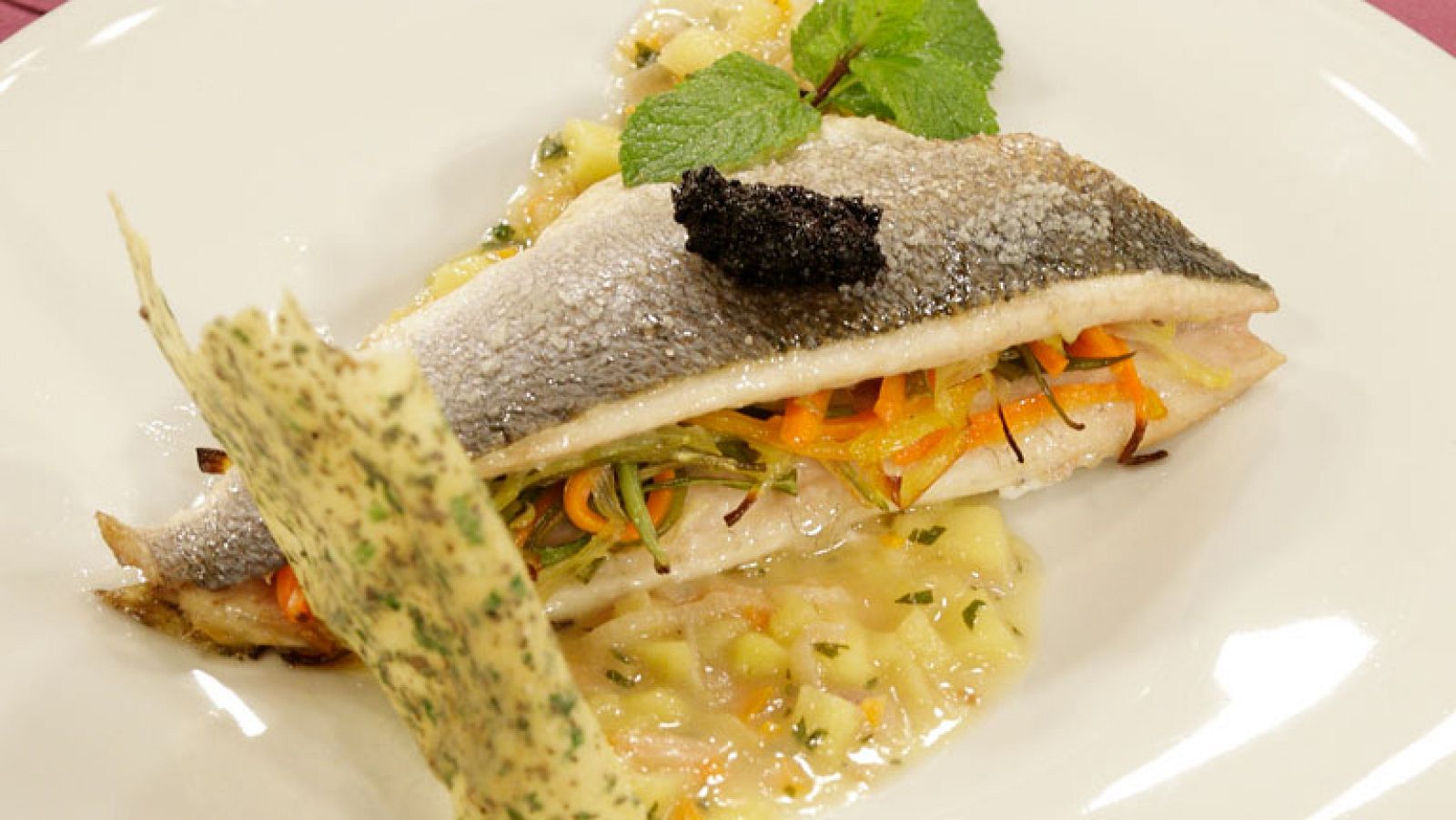 Lubina rellena en salsa de manzana