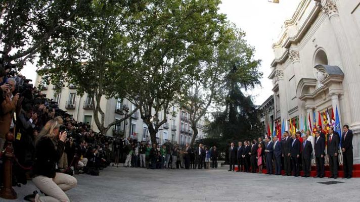 Telediario 1 - Los presidentes vuelven a hablar de acuerdo, pero los socialistas dicen que es de mínimos