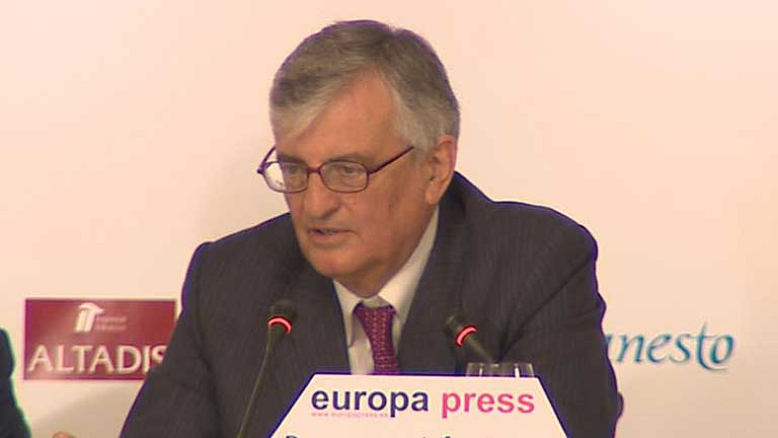 Cristina Cifuentes pide modular y racionalizar el derecho de manifestación