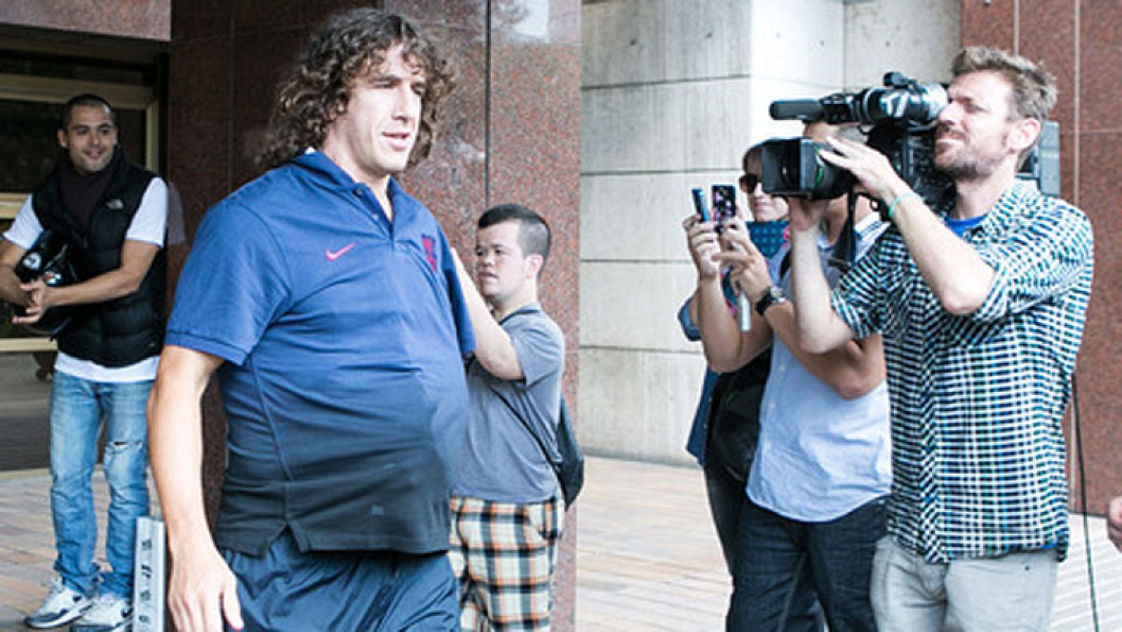 Puyol, dos meses de baja, por su luxación de codo