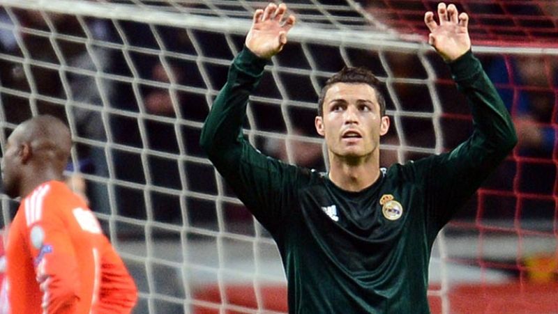 Cristiano adelanta al Madrid ante el Ajax (0-1)