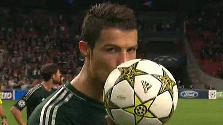 Telediario 1 - Cristiano Ronaldo vuelve por sus fueros con garras, goles y besos
