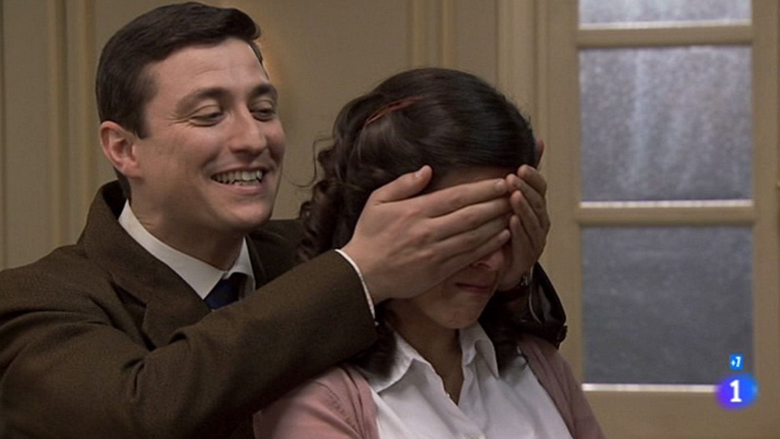 Amar - Gerardo le da una sorpresa a Estrella