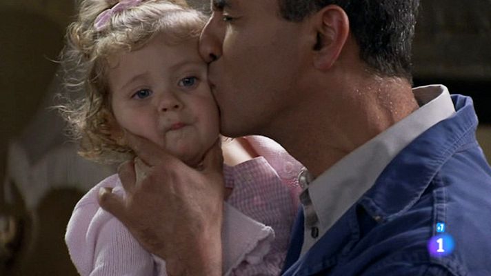 Amar en tiempos revueltos - Said por fin abraza a su hija