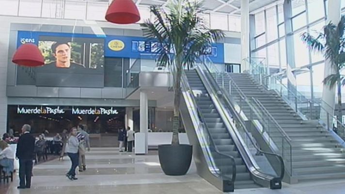 Telediario 1 - Centros comerciales y la crisis