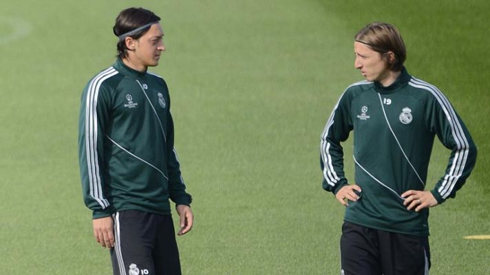 Telediario 1 - Entrenamiento a puerta cerrada del Madrid antes del 'clásico'