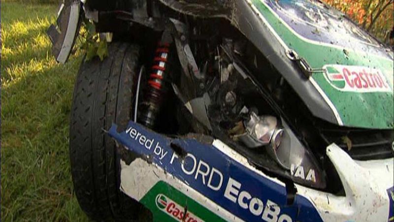 En el Rally de Francia se ha producido una de esas imagenes increíbles, sobre todo por lo que pudo pasar y no pasó, afortunadamente. El noruego Peter Solberg se salió con su coche a unos viñedos y sin visibilidad podía haber arrollado a algún especta