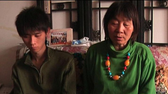 Telediario 1 - Los chinos piden el fin de los campos de reeducación