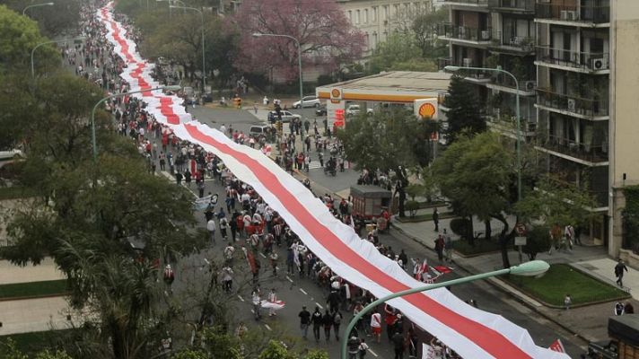 Telediario 1 - La bandera más larga del mundo, de River Plate