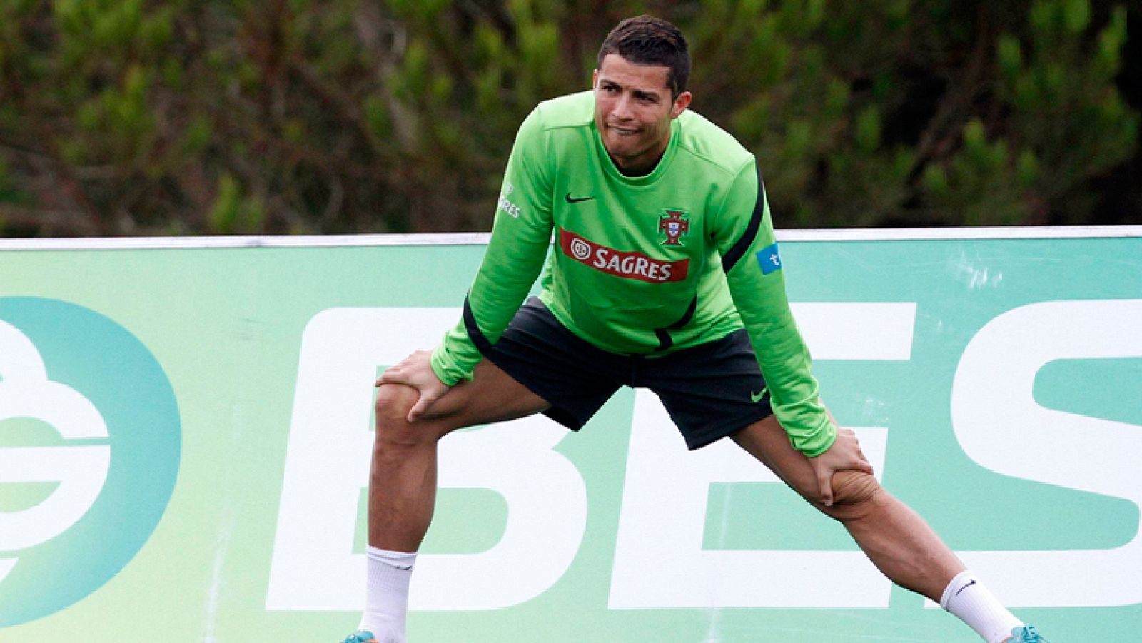 Cristiano ya toca balón con Portugal