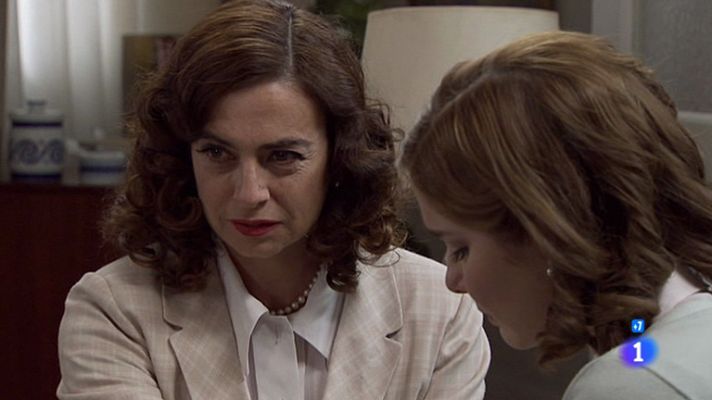 Amar en tiempos revueltos - Rocío, ¿amiga de Ceci o traidora?