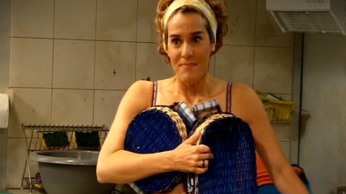 Stamos okupa2 - Lola pillada en sujetador