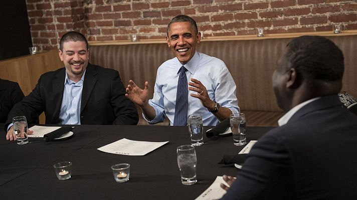 Informativo 24h - Obama cena con los ganadores de un concurso antes de prepararse para el próximo debate